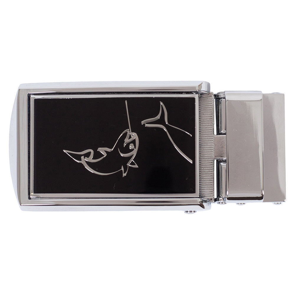 Bæltespænde med metalpræget motiv af en fisk på spændet