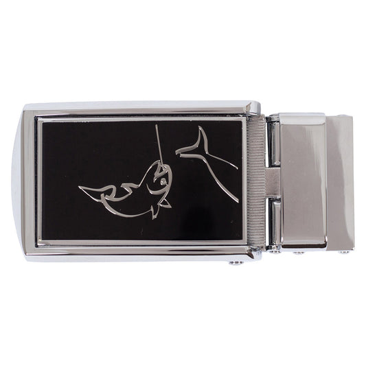 Bæltespænde med metalpræget motiv af en fisk på spændet